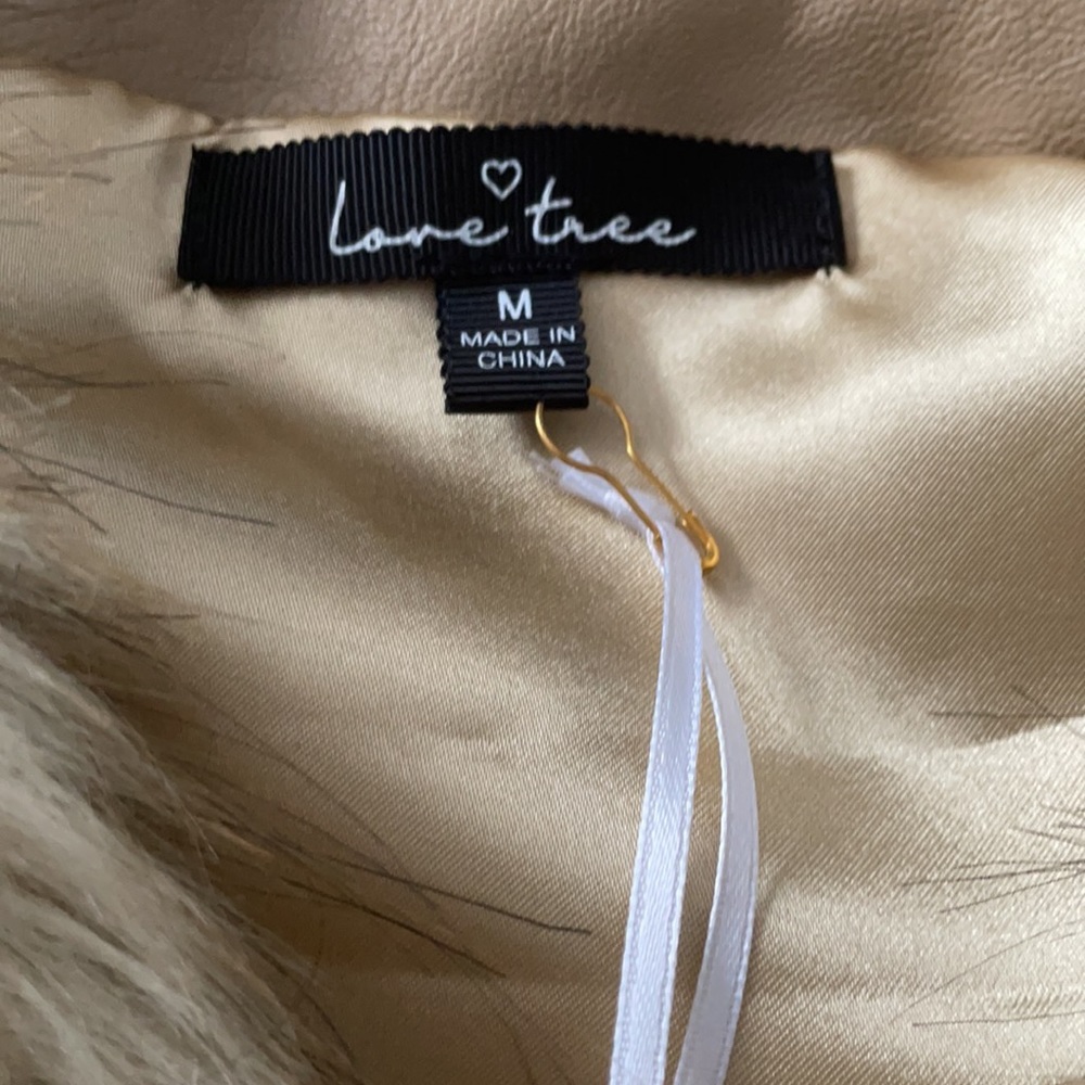Women’s Faux Fur Vest - Picture 2 of 4